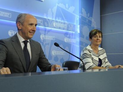 Josu Erkoreka y Arantza Tapia, en la rueda de prensa de este martes en Vitoria.