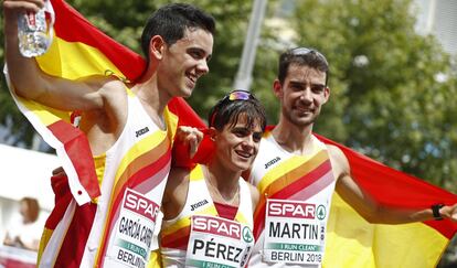 Los medallistas Álvaro Martin, María Peréz y Diego García, en Berlín.