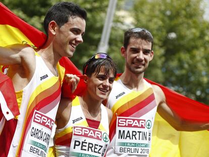 Los medallistas Álvaro Martin, María Peréz y Diego García, en Berlín.
