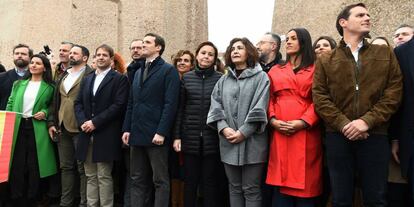 El líder de Ciudadanos, Albert Rivera junto a Pablo Casado y Santiago Abascal en la manifestación del domingo