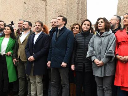  El l&iacute;der de Ciudadanos, Albert Rivera junto a Pablo Casado y Santiago Abascal en la manifestaci&oacute;n del domingo