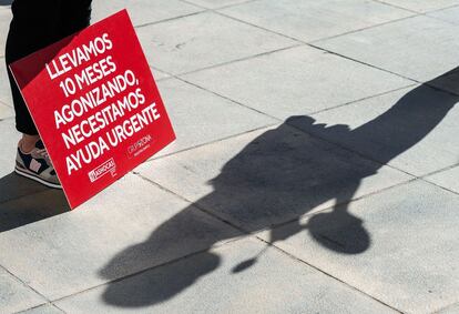Cartel de protesta por el cierre de la hostelería valenciana.