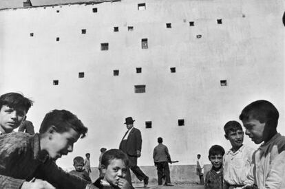 Una de las m&iacute;ticas fotograf&iacute;as que Henri Cartier-Bresson tom&oacute; en Espa&ntilde;a en los a&ntilde;os treinta.