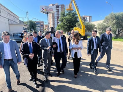El ministro Jordi Hereu, en la visita a las instalaciones de la futura sede Desay Sv en Linares, del 26 de junio.
