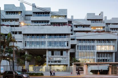 Sede de la Universidad UTEC en Lima (Perú), diseñado por Yvonne Farrell y Shelley McNamara en 2015.