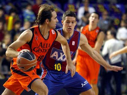 Lakovic defiende a Ferrán López en un partido en el Palau.