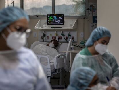 Paciente de covid en la unidad de cuidados intensivos de un hospital de Río de Janeiro (Brasil) en marzo de 2021.