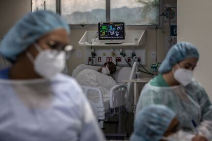 Paciente de covid en la unidad de cuidados intensivos de un hospital de Río de Janeiro (Brasil) en marzo de 2021.