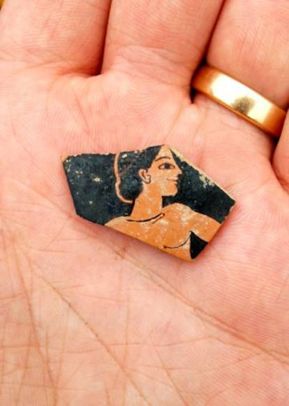 Restos de ceràmica de el S.VI aC trobats durant l'exploració.