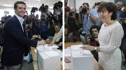 Casado y Santamaría votan durante la jornada de primarias en el PP.