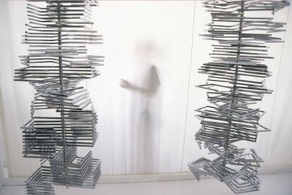 <i>Columnas</i><b> (1974),</b> obra de Eusebio Sempere (1923-1985), expuesta en la Sala Blanca del Museo de Arte Abstracto Español de Cuenca.