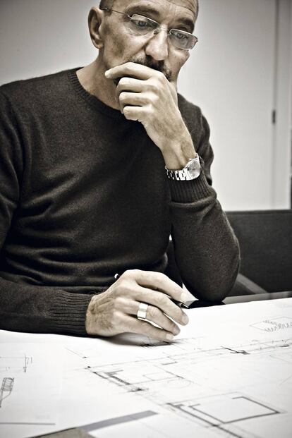 El diseñador Rodolfo Dordoni fotografiado para ICON DESIGN en Milán.