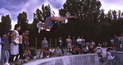 Exhibición de la Bones Brigade, Christian Hosoi (1987). Parque Sindical.