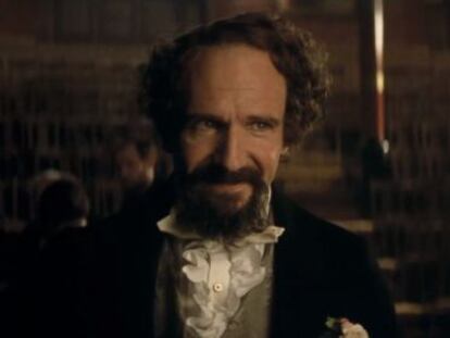 Ralph Fiennes, caracterizado como Charles Dickens en &#039;La mujer invisible&#039;