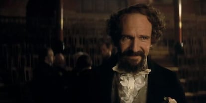 Ralph Fiennes, caracterizado como Charles Dickens en &#039;La mujer invisible&#039;