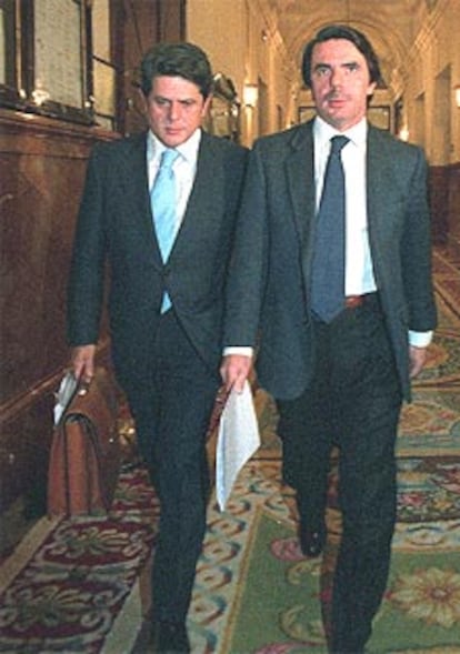 José Maria Aznar y Federico Trillo, ayer a su llegada al Congreso.