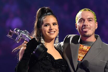Rosalía y J Balvin reciben su Premio al Mejor Video Latino de los MTV Music Awards 2019.