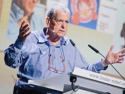 El Nobel de Qu&iacute;mica Aaron Ciechanover da una charla durante el encuentro de Nobeles de Lindau, Alemania, en junio de 2017.
