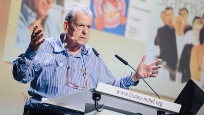 El Nobel de Qu&iacute;mica Aaron Ciechanover da una charla durante el encuentro de Nobeles de Lindau, Alemania, en junio de 2017.