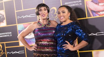 Rossy de Palma y su hija Luna, anoche en la presentación de su línea de maquillaje.