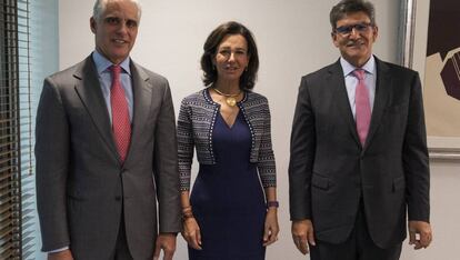 Andrea Orcel, que iba a ser 'número dos' del Santander; Ana Botín, presidenta; y José Antonio Álvarez, vicepresidente del grupo y presidente de Santander España.
