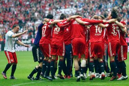 Los jugadores del Bayern celebran su victoria sobre el Bochum.