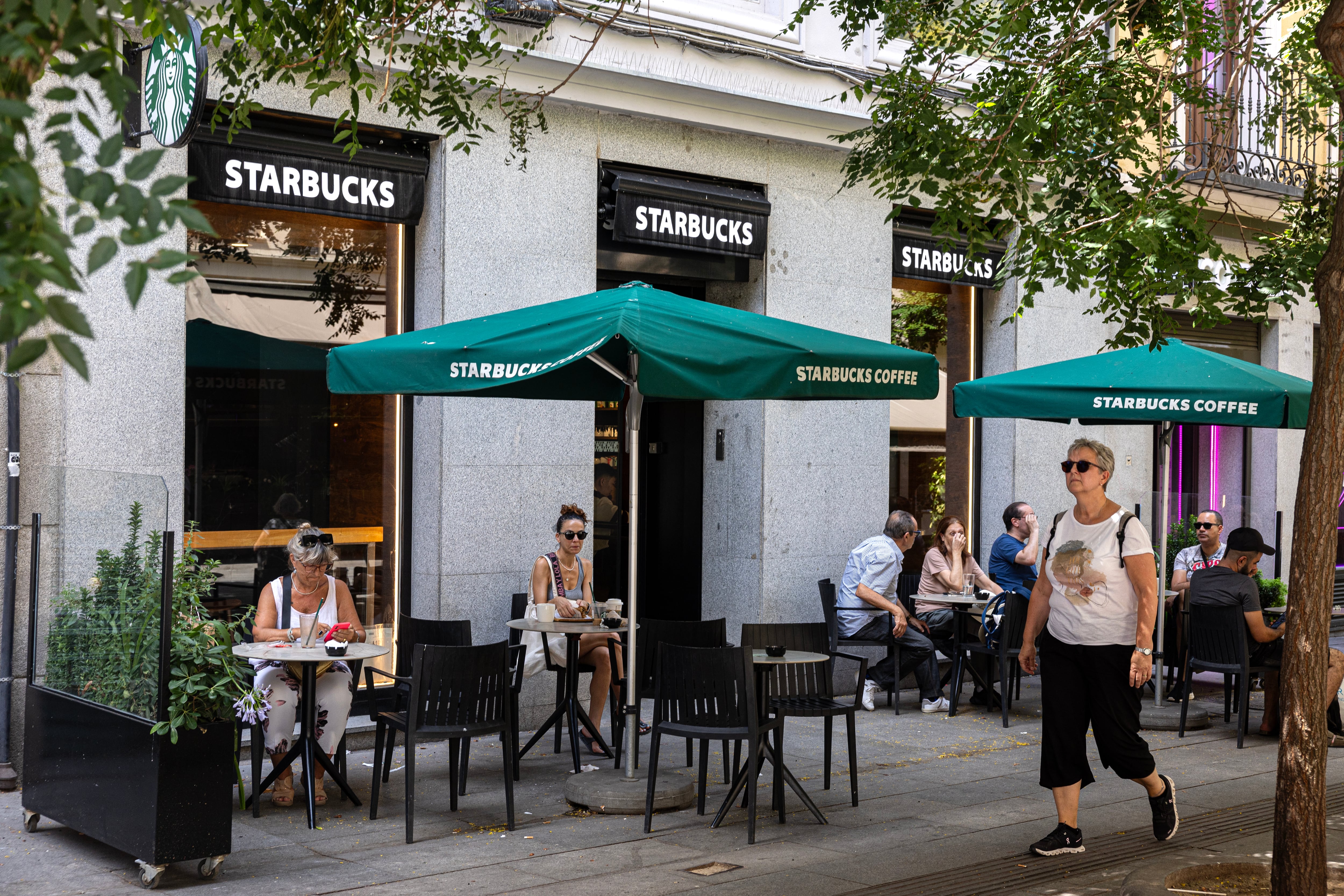 Starbucks contra los cafés de especialidad: la gran batalla en torno a la bebida de moda