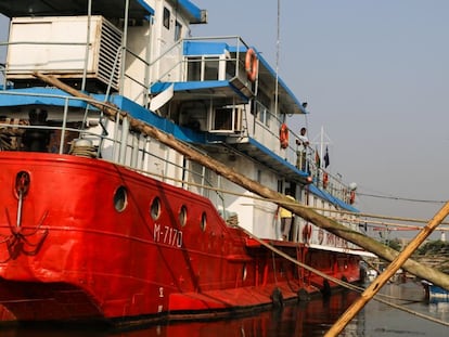 El barco-hospital Lifebuoy Friendship Hospital ofrece atención médica de manera ambulante a una población sin recursos de islas de Bangladesh.