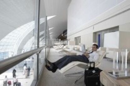 Sala de espera destinada a la clase ‘business’ de Emirates en el aeropuerto de Dubái.