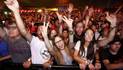 Público asistente al Low Cost Festival de Benidorm la noche del sábado.
