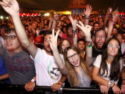 P&uacute;blico asistente al Low Cost Festival de Benidorm la noche del s&aacute;bado.