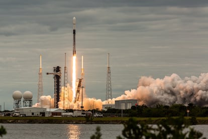 Un cohete 'Falcon 9' de SpaceX despega de Cabo Cañaveral, 18 de noviembre de 2024.