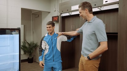 Carlos Alcaraz y Pau Gasol, en una imagen del documental.