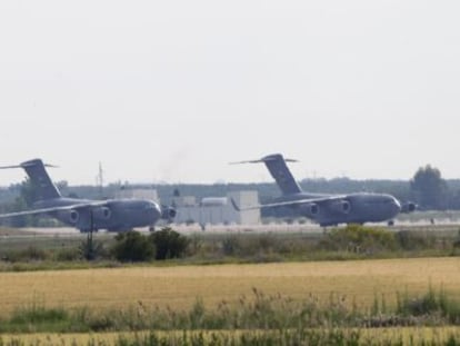 Aviones de transporte de la Fuerza A&eacute;rea de Estados Unidos, en la base de Mor&oacute;n de la Frontera. 