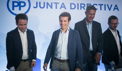 Teodoro Garcia, Pablo Casado, Xavier Garcia Albiol i Javier Maroto a la junta de Barcelona.