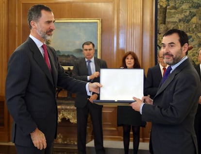 El Rey entrega del XXVII Premio FIES de Periodismo a Jes&uacute;s Rodr&iacute;guez.