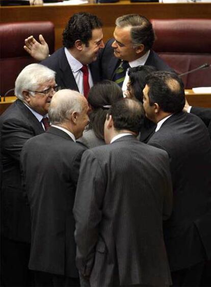 González Pons y Camps, ante consejeros y diputados.