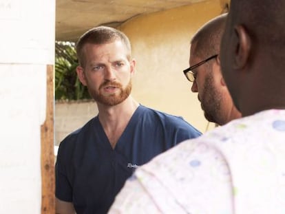 El doctor Kent Brantly trabajaba en una clínica de Foya, Liberia, tratando a pacientes con ébola.