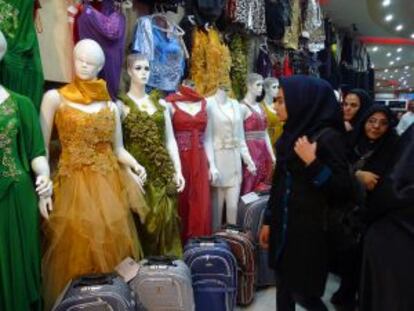 Una tienda en un bazar de la ciudad iraní de Shiraz.