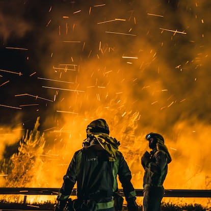Incendio Forestal en Boiro, que lleva afectado mas de 1000 hectareas, desde el día de ayer, y que afecta a parte de la Sierra del Barbanza alcanzando el pico de A Curota, en los ayuntamientos de Pobra do Caramiñal y Ribeira.
Óscar Corral
06/08/22