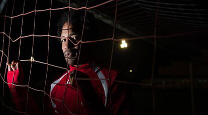 Carlos Sánchez no centro de treinamento de seu time, o San Martín de Vilaxoán.