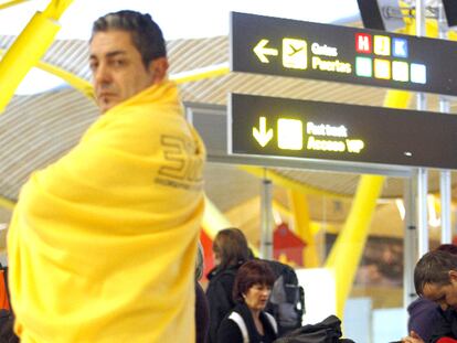 Pasajeros en la Terminal 4 de Barajas.
