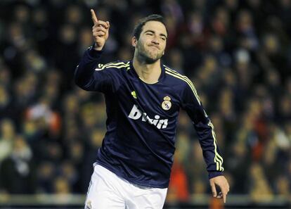 Higuain celebra el primer gol del Madrid.