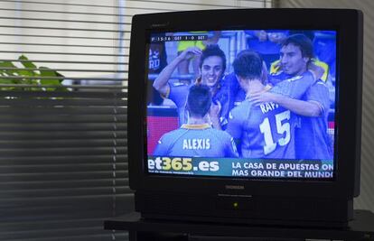 Publicidad de apuestas en un partido de fútbol