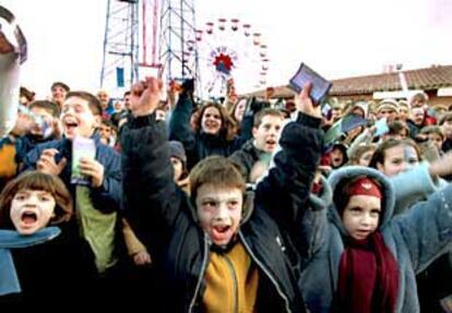 Un grupo de niños, ayer en el Tibidabo.