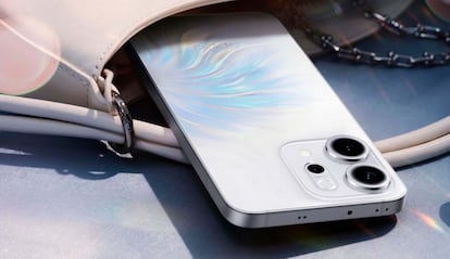 Telépfno OPPO Reno Pro en un bolso