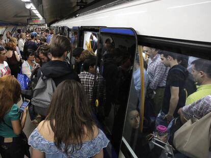 La parada del Sol durante la tercera jornada de huelga de Metro.