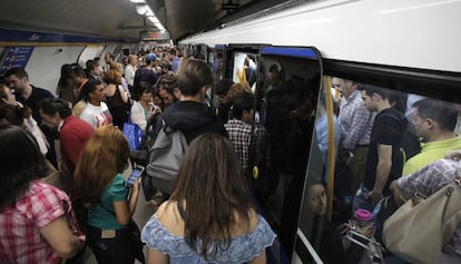 La parada del Sol durante la tercera jornada de huelga de Metro.