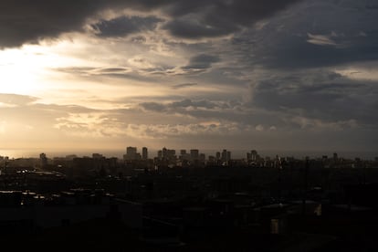 Panorámicas de Barcelona desde el Mirador de Torre Baró, a 12 de diciembre de 2024, en Barcelona, Cataluña.
