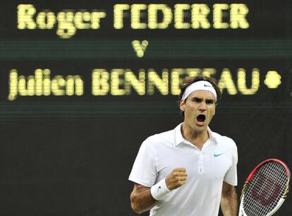 Roger Federer celebra la consecución del cuarto set.
